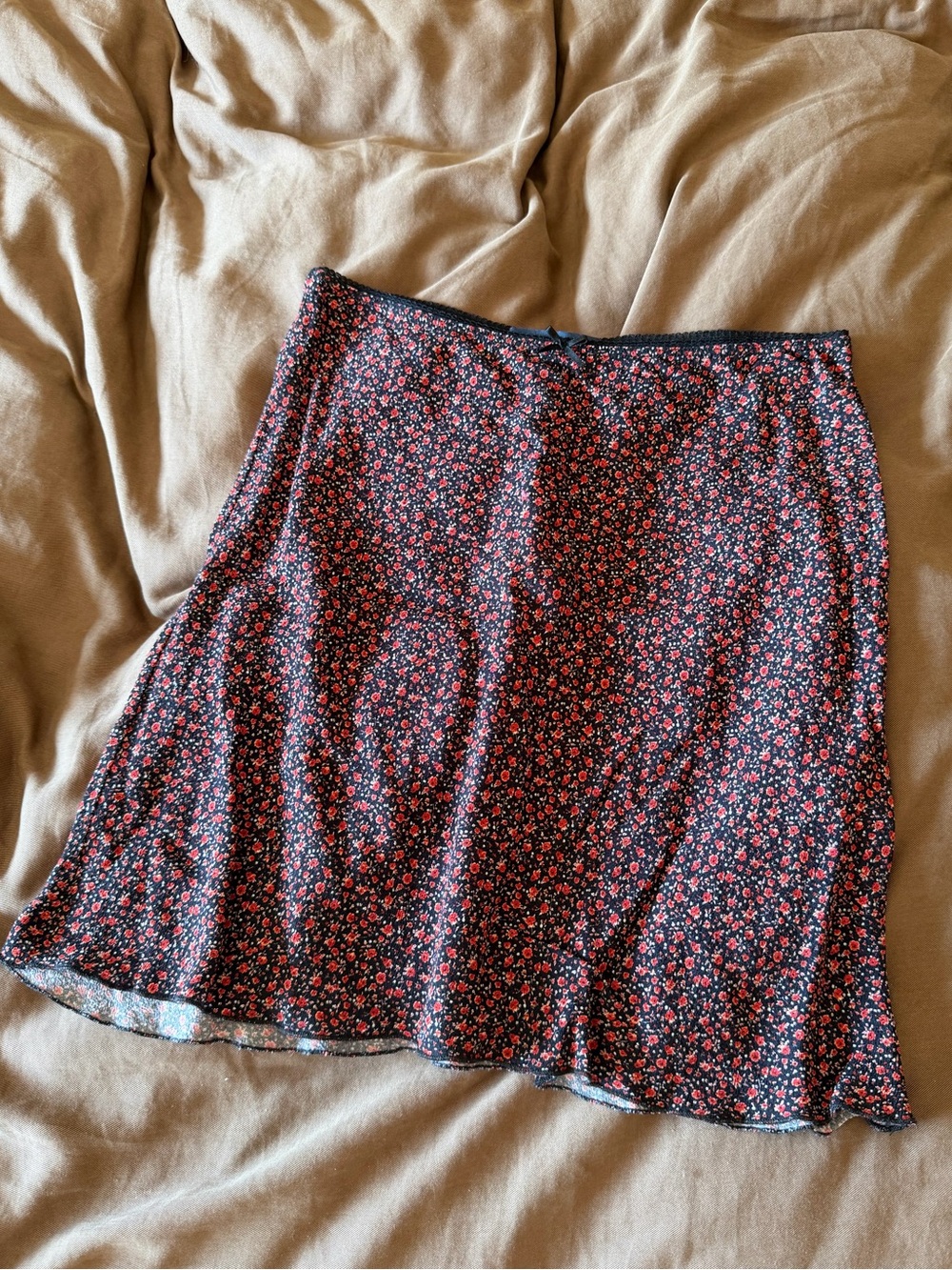 Brandy Melville Navy Floral Mini Skirt - Picture 4 of 8